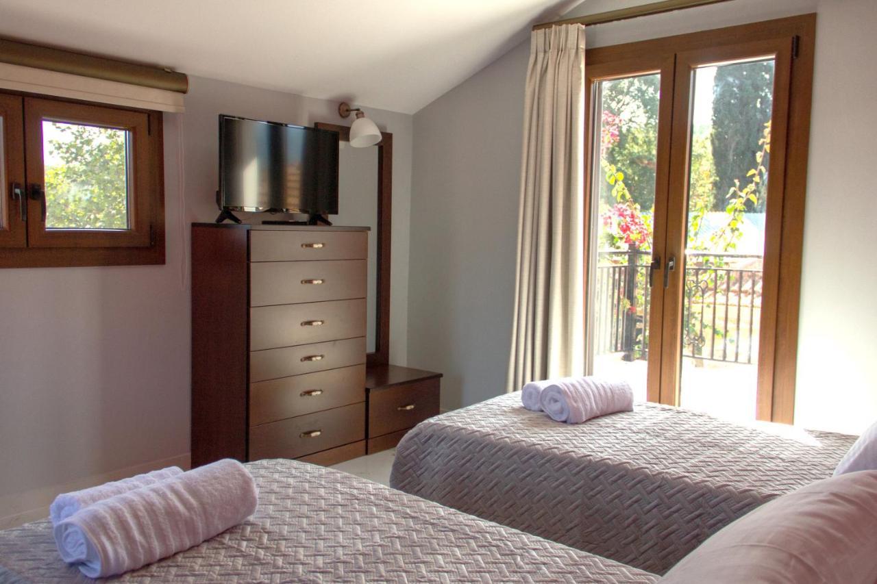 Zissis Villa & Pool 5Min Drive To Beach Kato Yerakarion Exterior photo