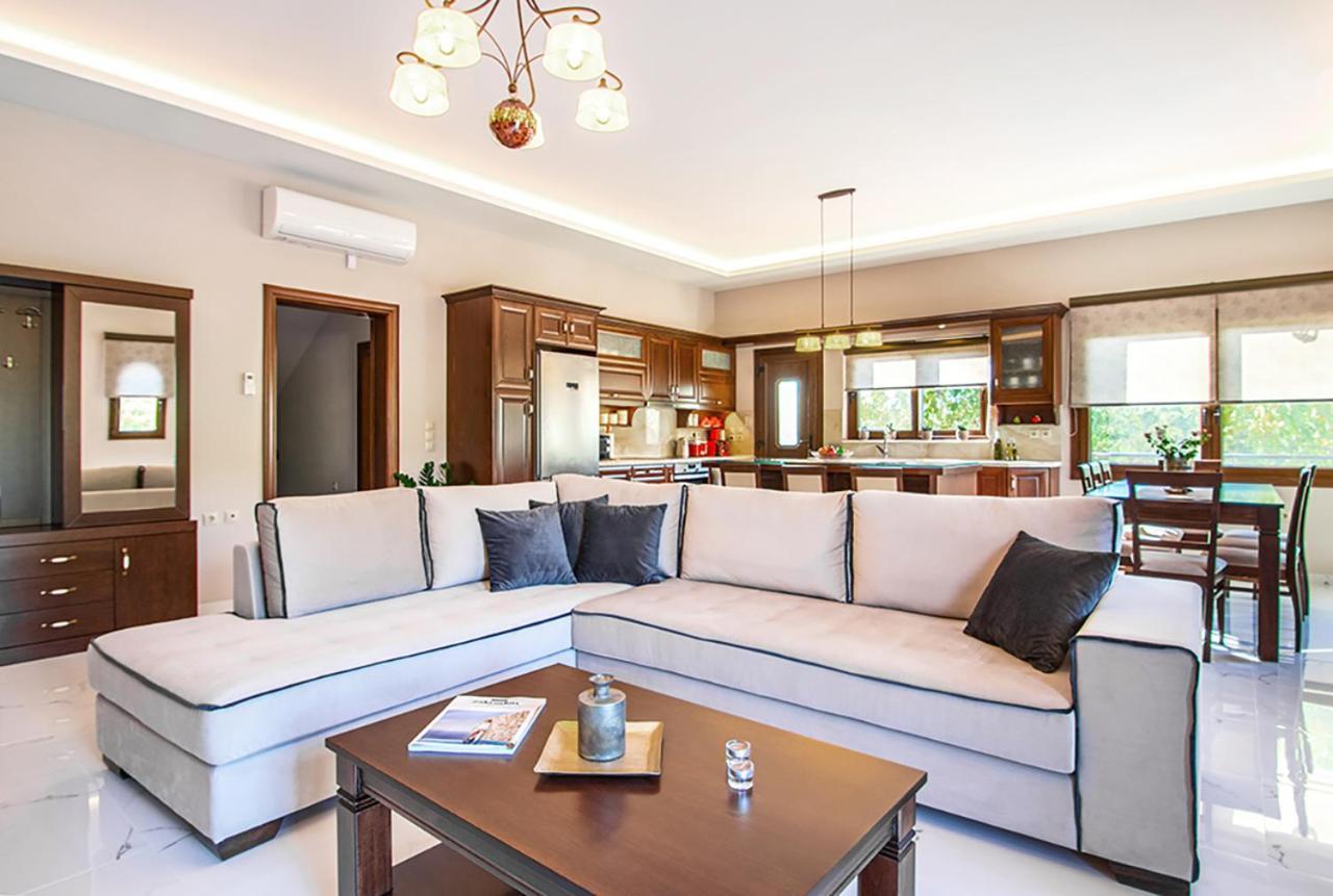 Zissis Villa & Pool 5Min Drive To Beach Kato Yerakarion Exterior photo
